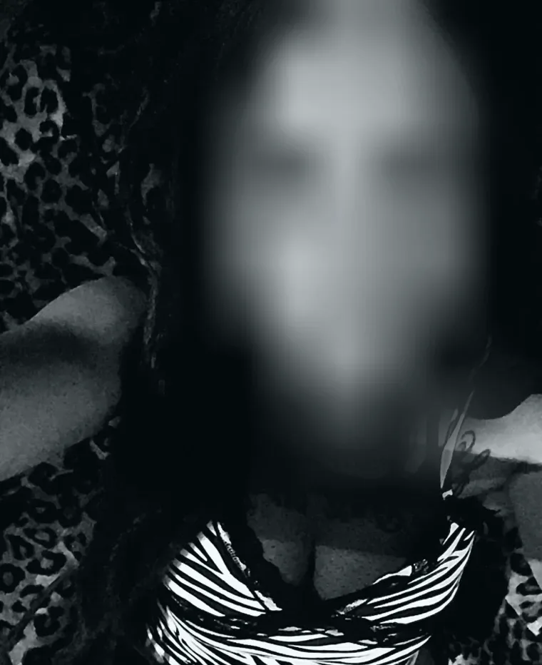 Amina, 35