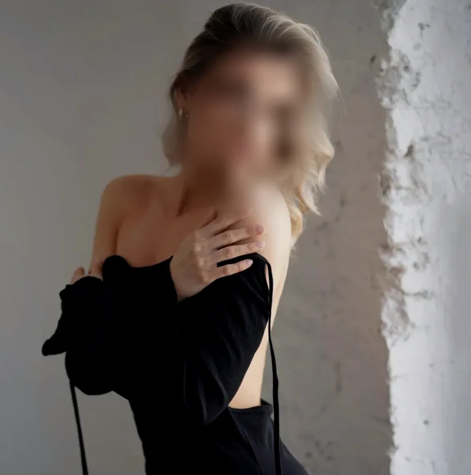 Anna, 25