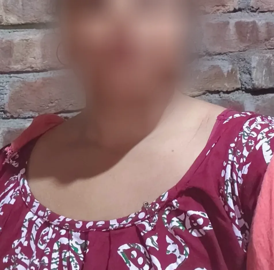 Daphne, 28