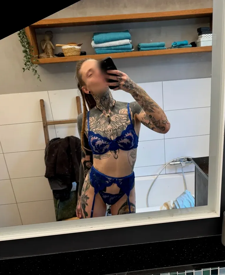 Lois, 30