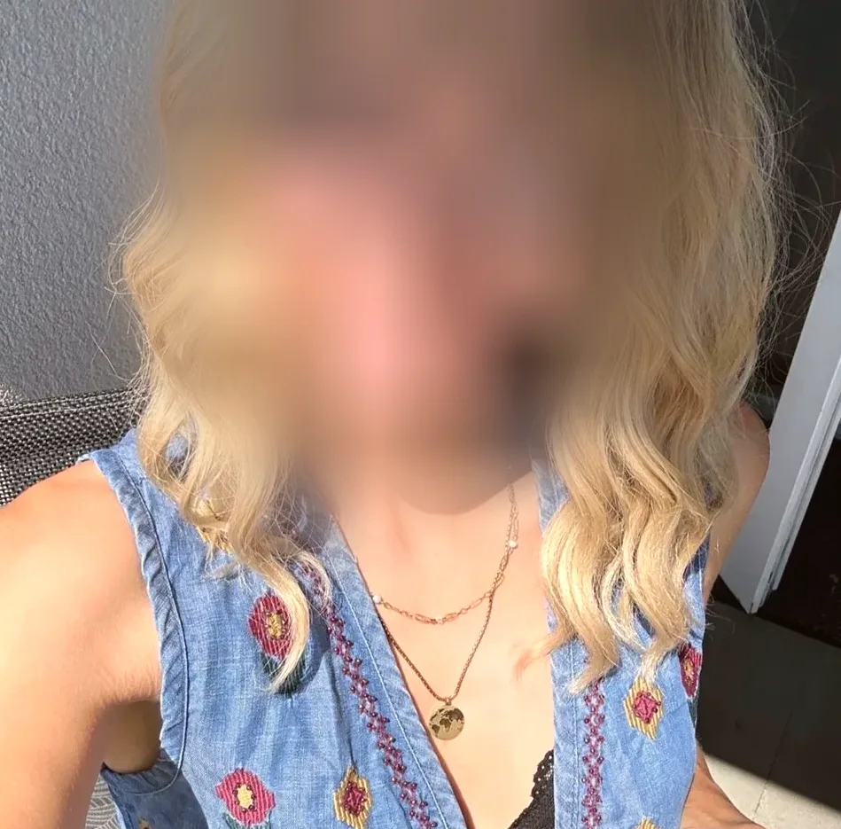 Maud, 26