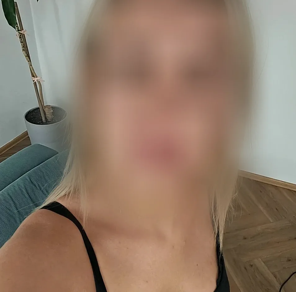 Nathalie, 26